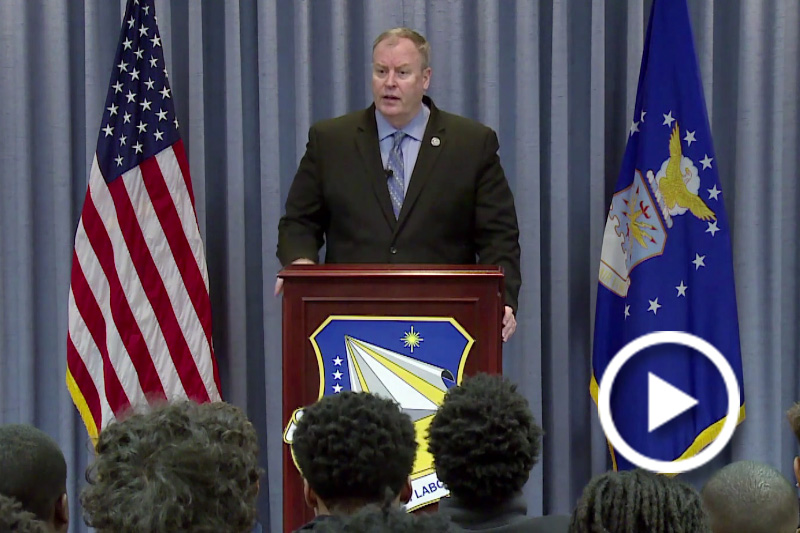 Screen grab of Deputy Defense Secretary Bob Work speaking at a podium.