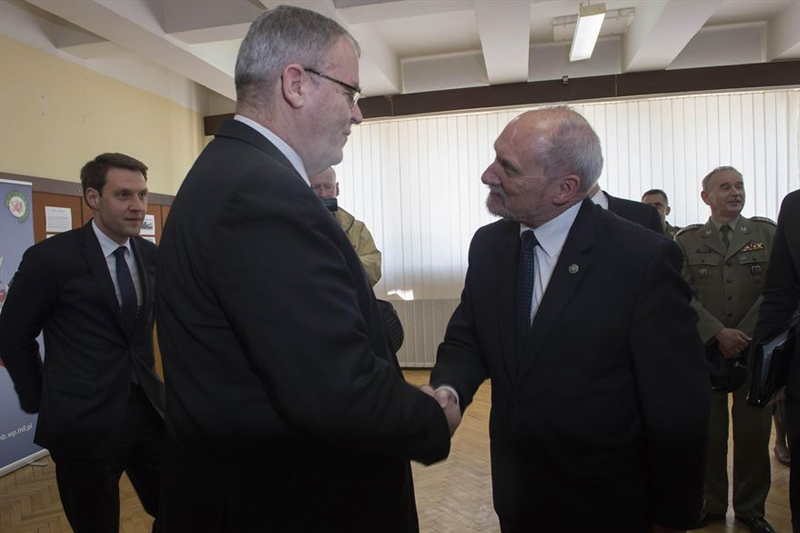 Deputy Defense Secretary Bob Work exchanges greetings with Polish Defense Minister Antoni Macierewicz