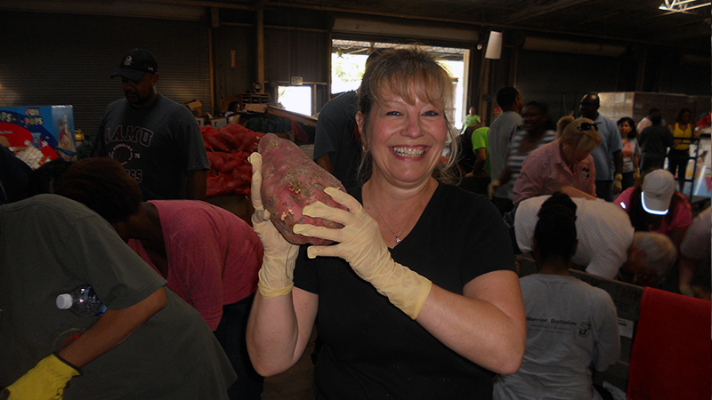 Karen Hannah, DCPAS employee, attends DoD Gleaning Day event